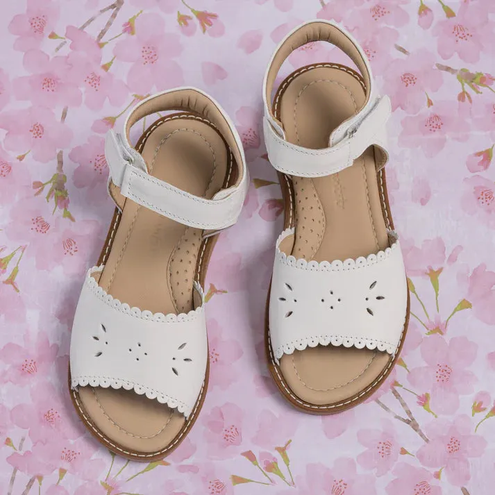 Classic Sandal w/Scallop, White