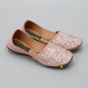 Floral And Leaf Zari Embroidered Peach Jutti